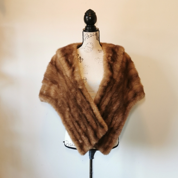 Vintage Holt Renfrew fur stole/cape - Picture 2 of 6